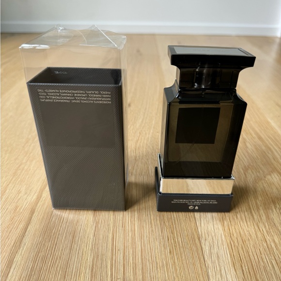 TOM FORD | Oud Wood Eau De Parfum 100ml 3.4oz - Picture 5 of 7